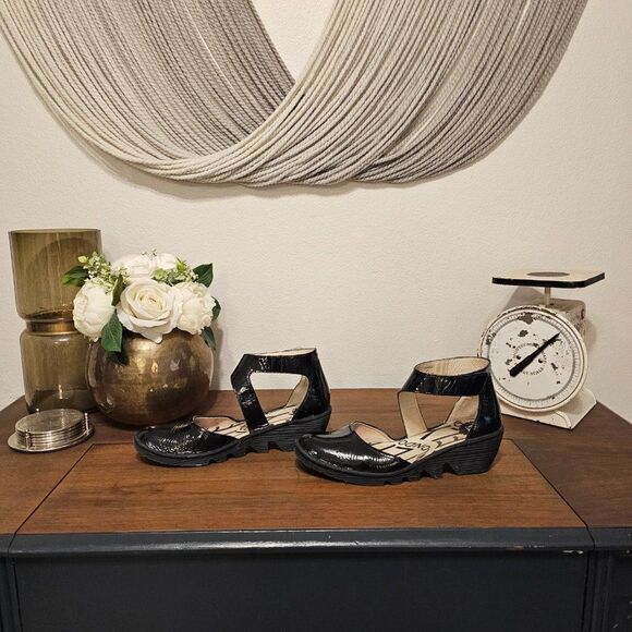 Fly London Piat Black Patent Leather Sandals Sz 41 (US-10.5) - Picture 2 of 6